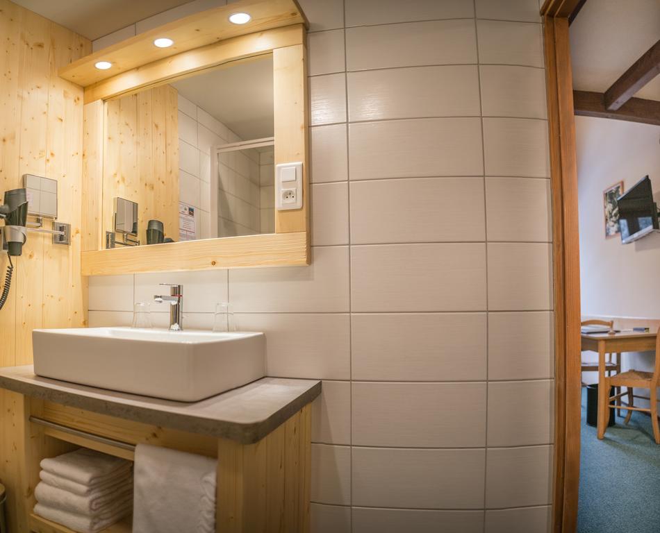 Logis Hotel Le Vetine Ле-Вальтен Экстерьер фото