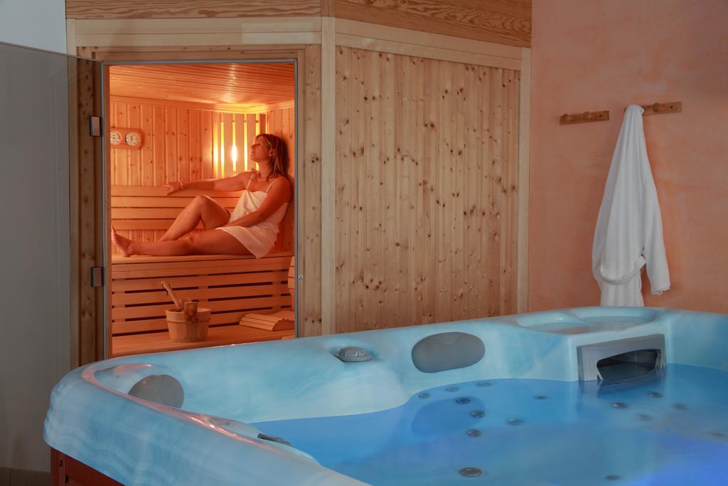 Logis Hotel Le Vetine Ле-Вальтен Экстерьер фото